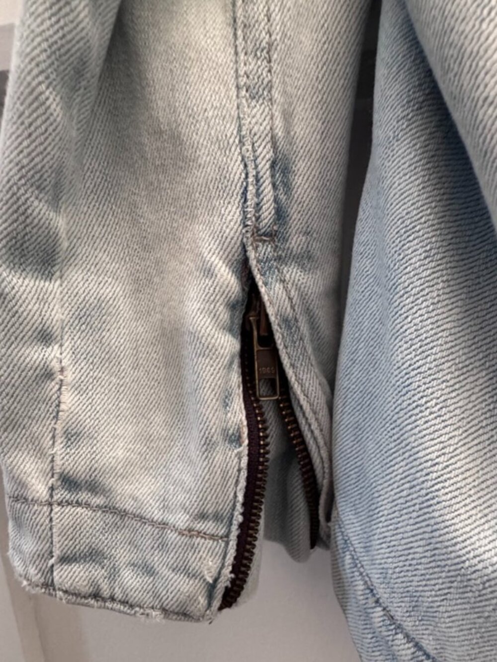 GAP Light Wash Denim Moto Women's Jacket XS Distressed Zip Jacket,Good Condition - Picture 5 of 11